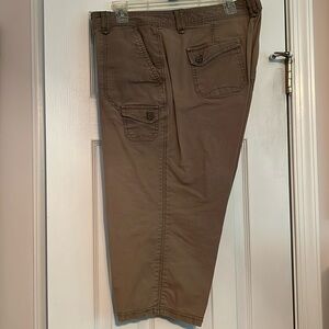 Dockers Favorite Fit green khaki capri, sz 14
